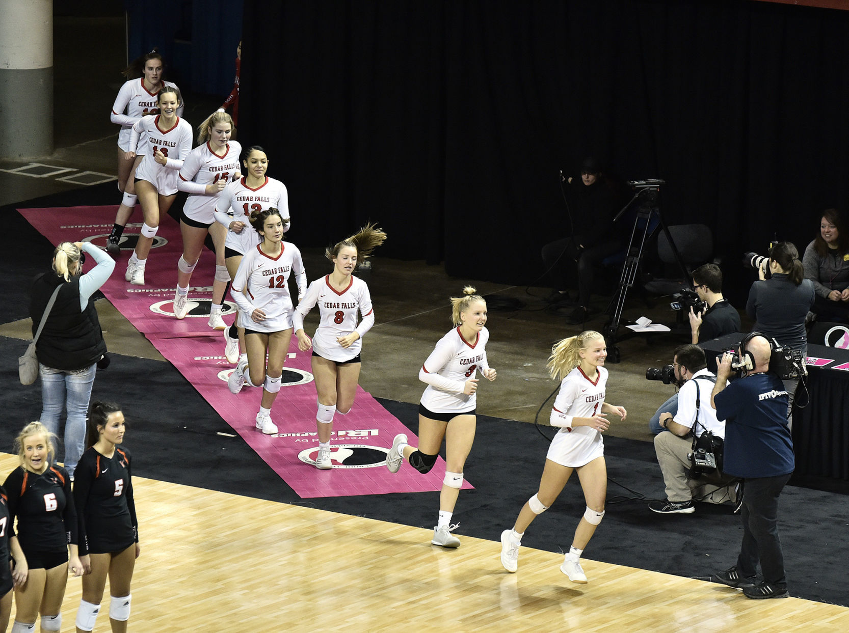 Cedar Falls vs West Des Moines Valley state volleyball